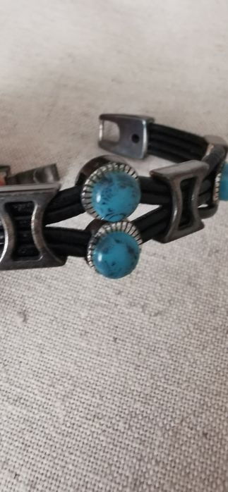 Pulseira com pedras azuis