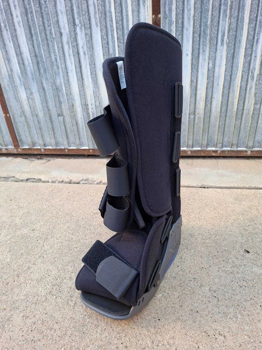 Bota Walker de fitas tamanho L como nova.