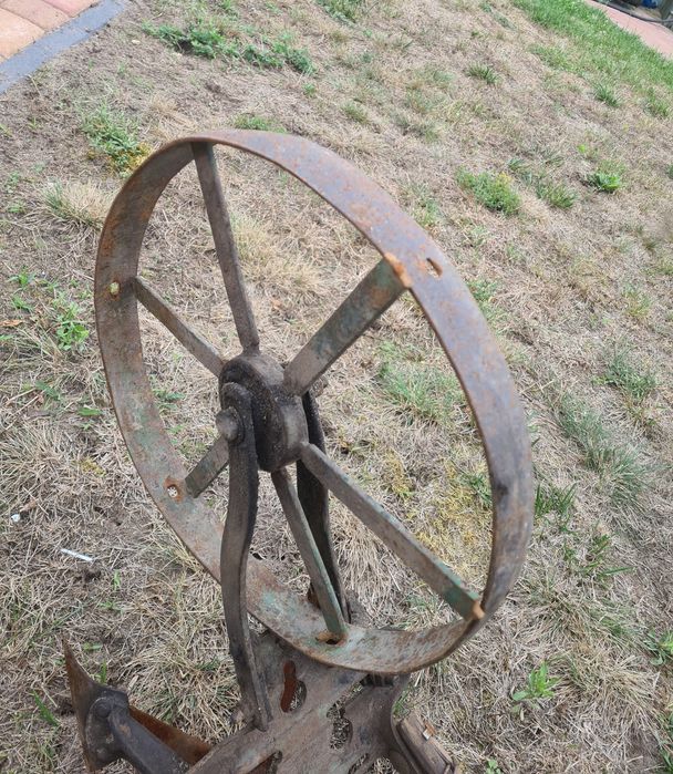 Opielacz ręczny na kółku