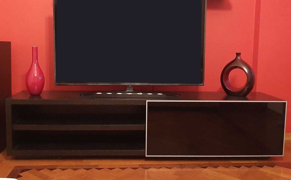 Móvel de TV em madeira wengue