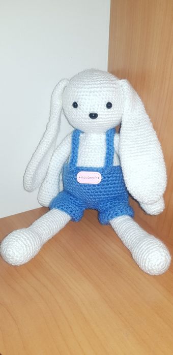 Вязанная игрушка зайка , ручная работа .