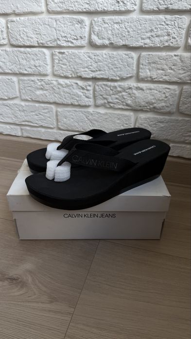 Жіночі вєтнамки Calvin Klein