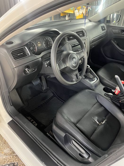 VW  Volkswagen Jetta 2.5 SE 2011