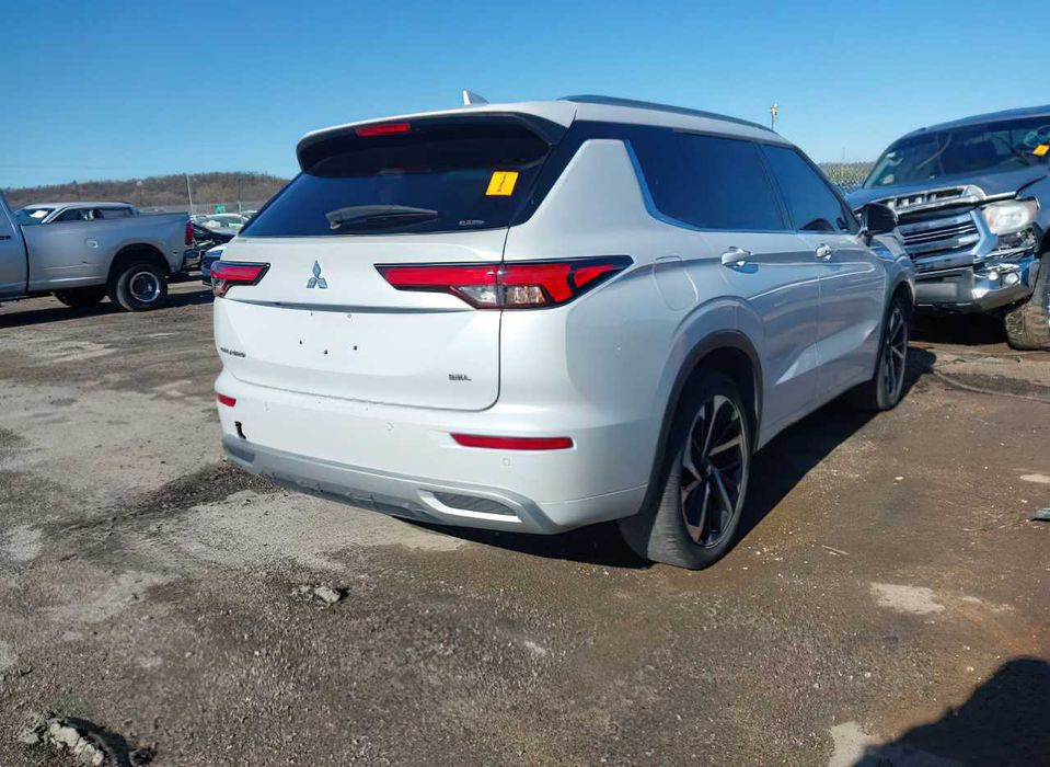 Mitsubishi Outlander SEL      2023