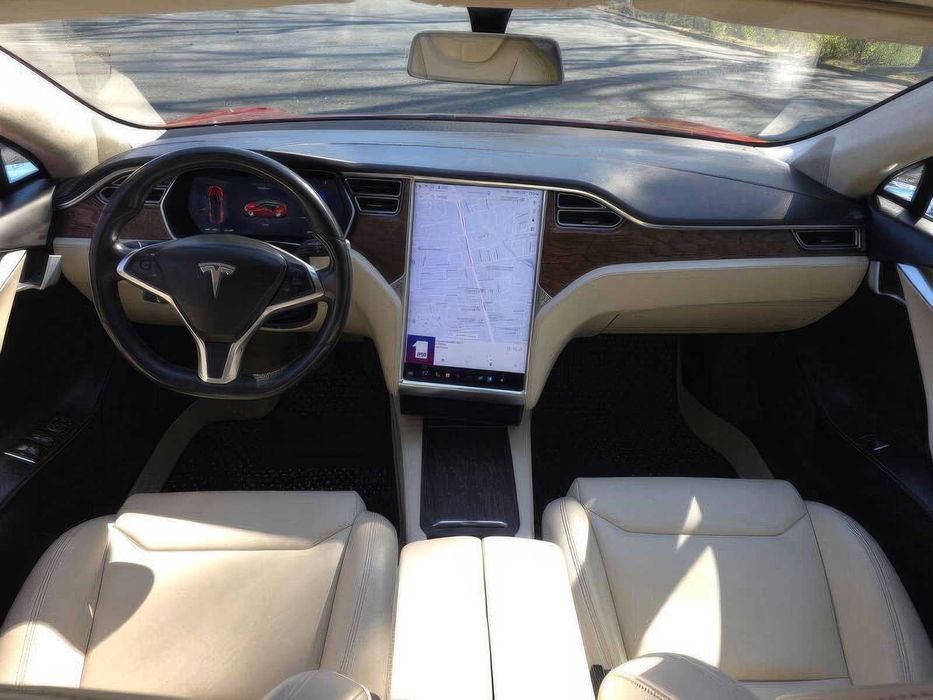 Tesla Model S      2018