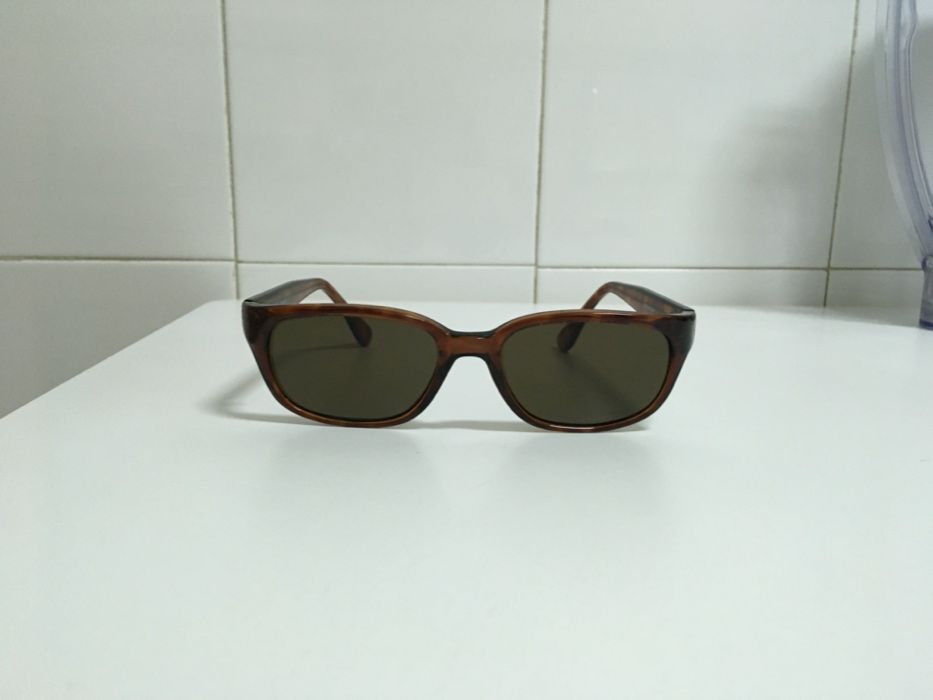 Óculos Escuros em bom estado