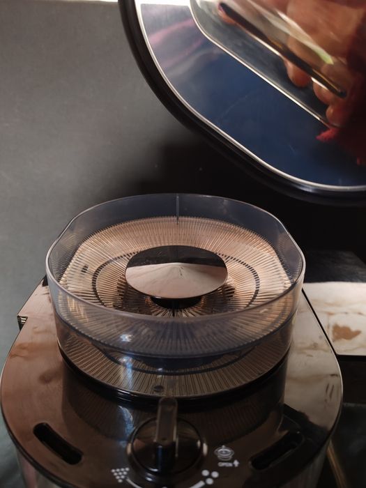 Maquina de cafe com moidor Russell hobbs