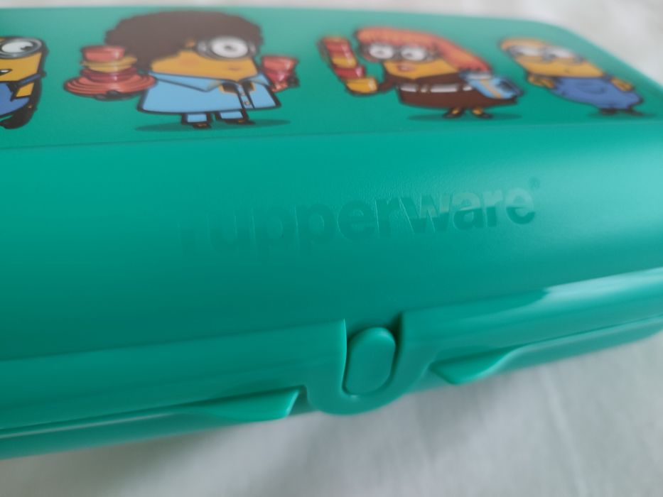 Ostra Minions Tupperware nova