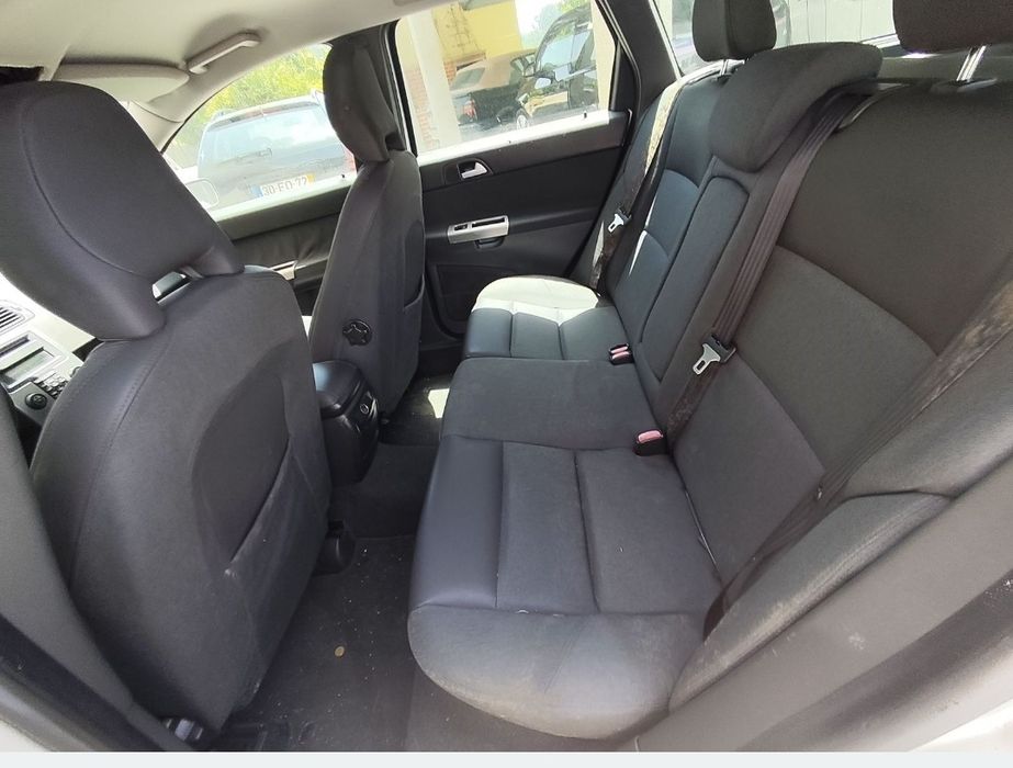 Volvo V50 de 2005 1.6d económica e fiável muito espaçososa e bom estado