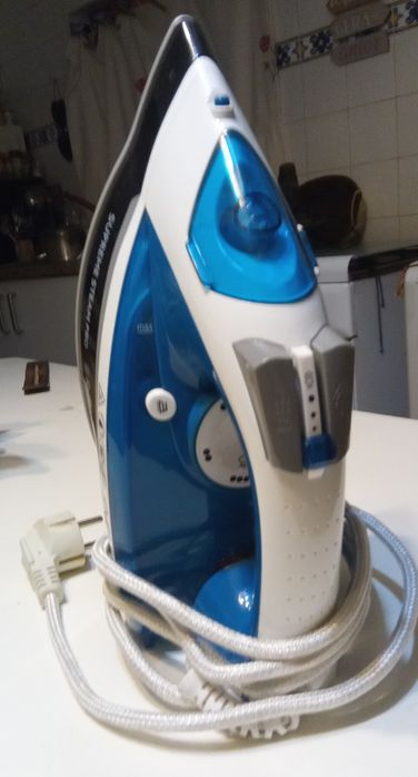 Ferro de engomar em perfeito bom estado