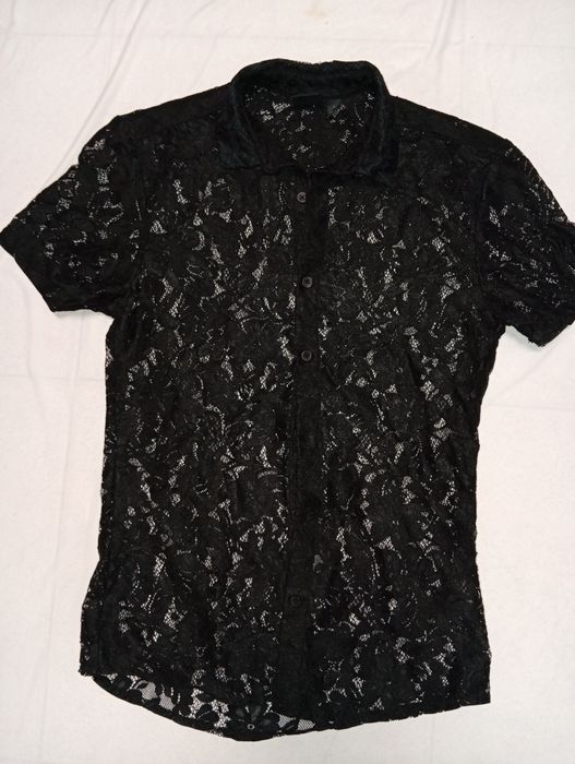 Черная гипюровая рубашка ASOS, акцентный крой и фактура