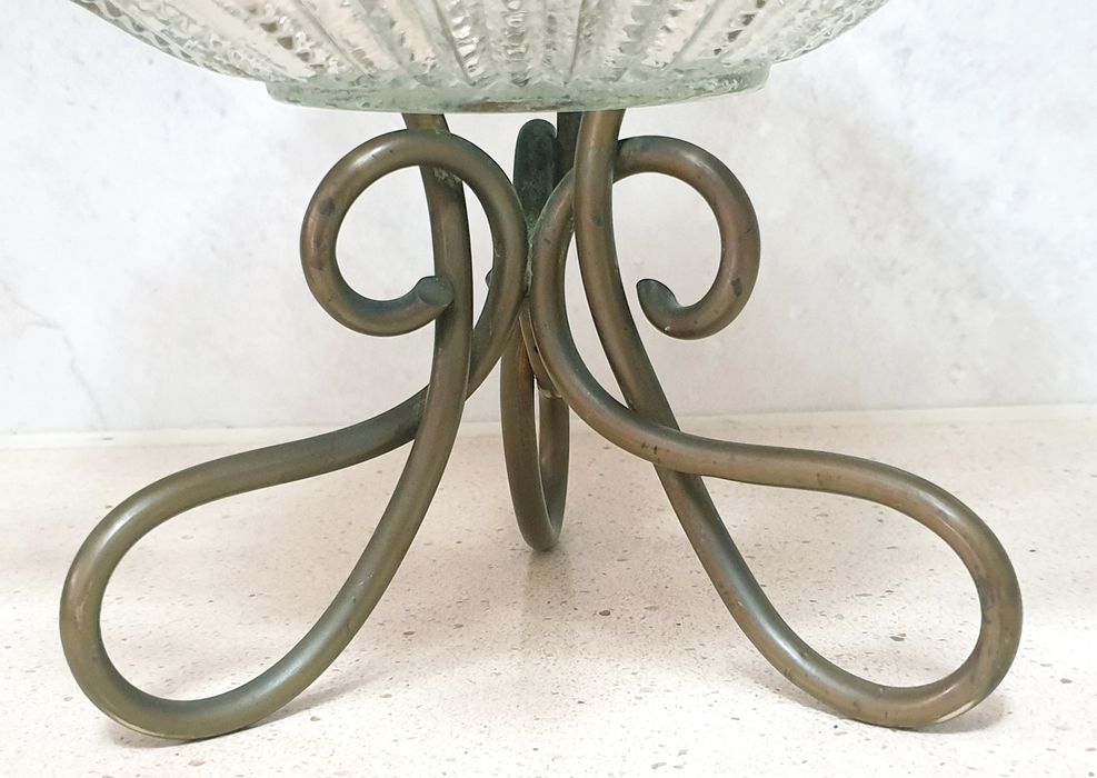 Lindo antigo centro de mesa com suporte Arte Nova