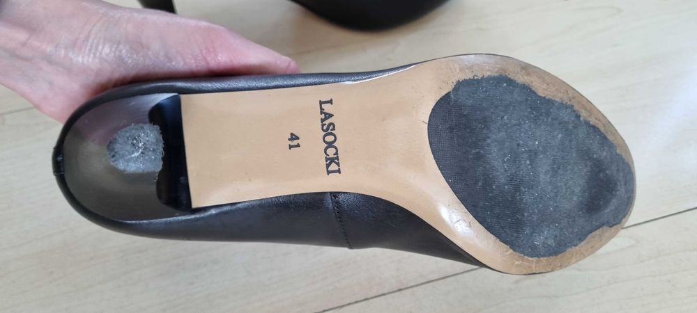 Czarne eleganckie buty na obcasie