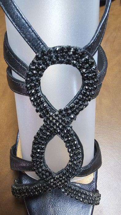 Sapatos altos cerimónia em pele