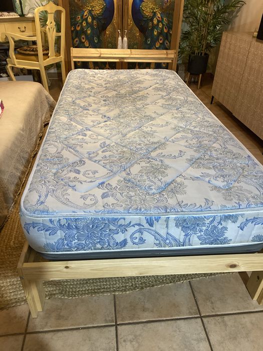 Cama de solteiro ikea