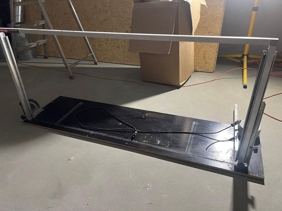 Gilotyna do styropianu, duże pole cięcia