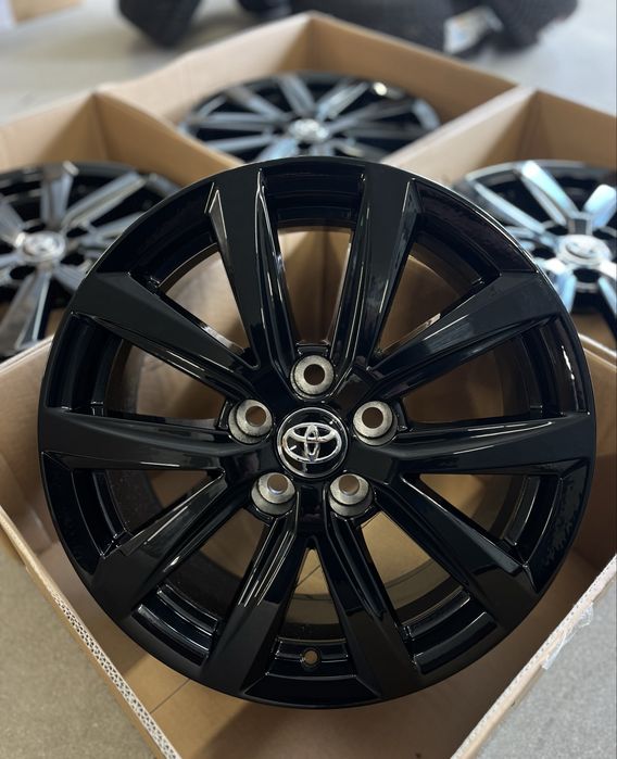 Oryginalne Alufelgi 17 Toyota Corolla Auria 5x114,3 Nowe Felgi Black Edition