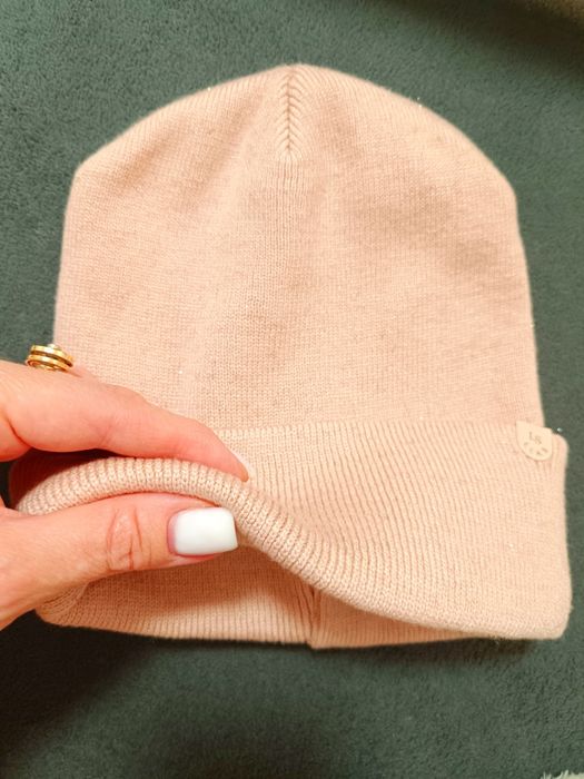Шапка женская  пудровая с отворотом
