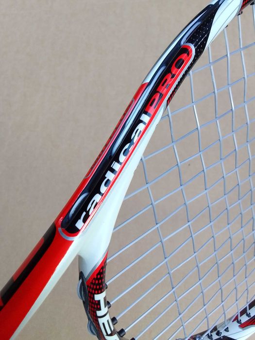 Rakieta head Radical Pro Microgel jak Wilson Yonex