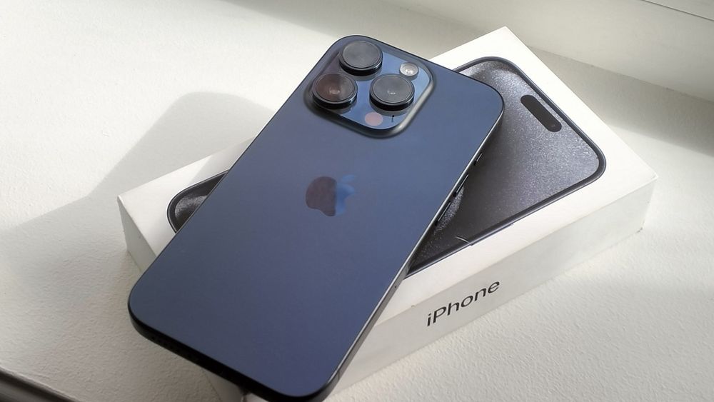 iPhone 15 Pro, Blue Titanium. 512 GB