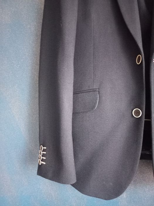 Męski granatowy garnitur