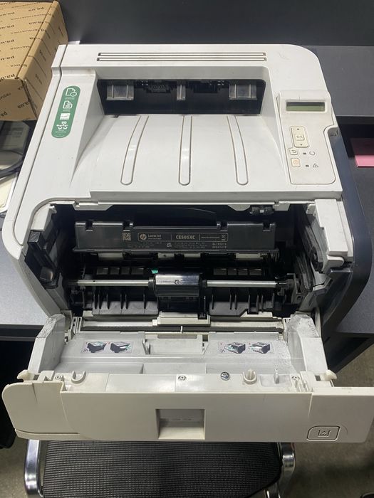 Продам принтер Hp2055dn