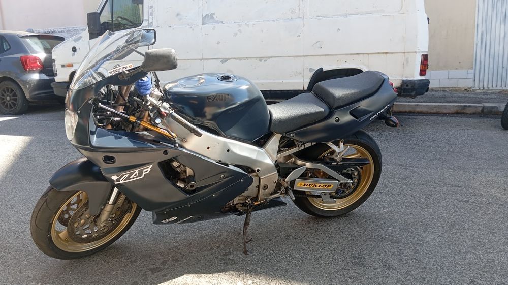 Yamaha YZF 750 r