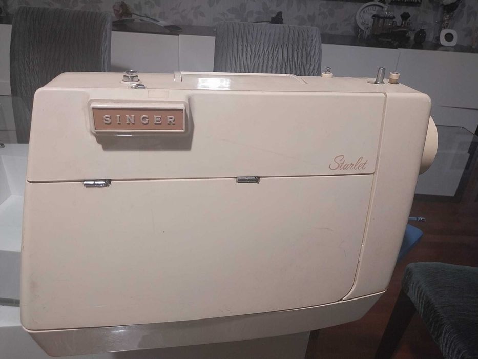 Maquina de costura Singer antiga mas a funcionar