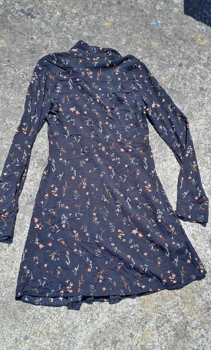 Vestido florido preto Pull &Bear S