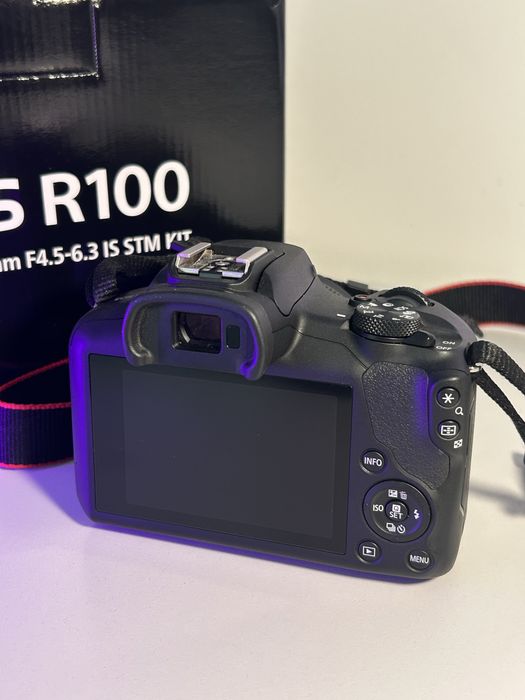 Canon EOS R100 + RF-S 18-45mm