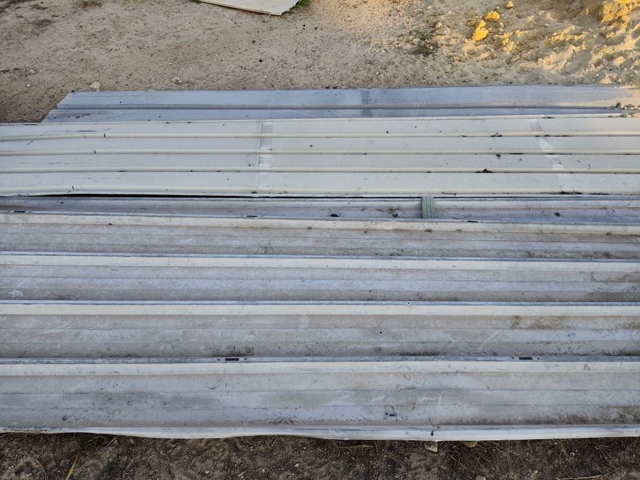 Chapas ou telhas zincadas usadas em bom estado