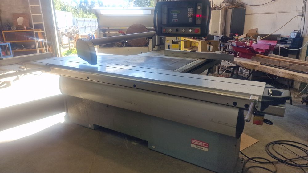 Esquadrejadora sac com subida descida eletrica e paralela eletrica