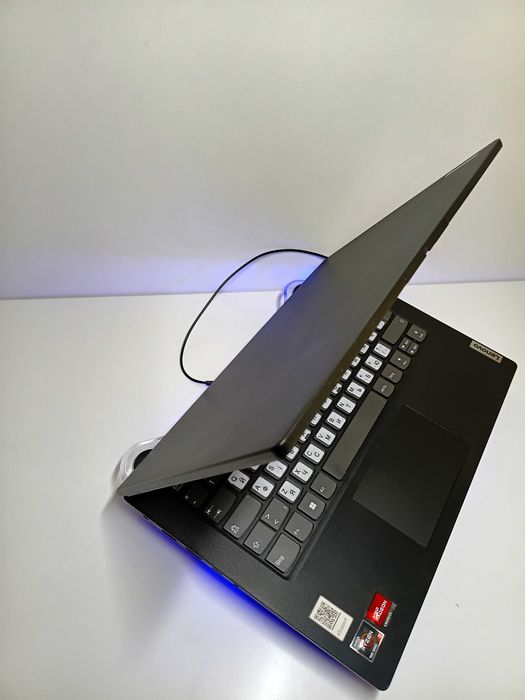 Ноутбук Lenovo 2024 Ryzen 7320U/DDR5 RAM 8/SSD256/RX4GB