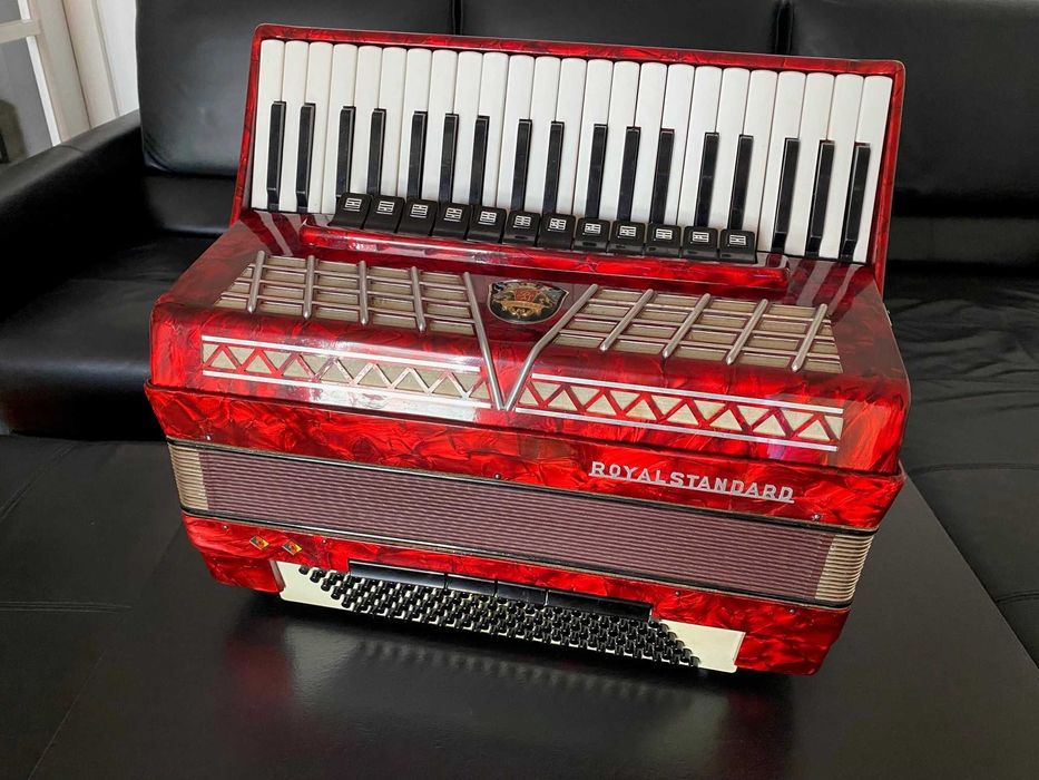 Akordeon Royal Standard Montana 120 basów - B. DOBRY STAN !!!