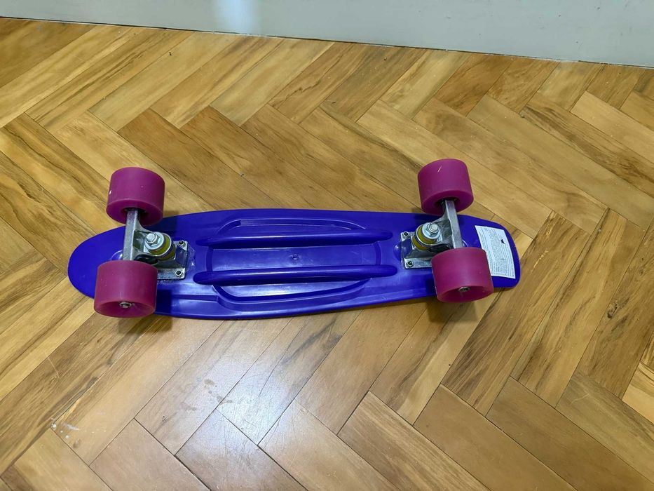 Skate Cruiser de Plástico 22" Roxo, rodas rosa, pronto a andar