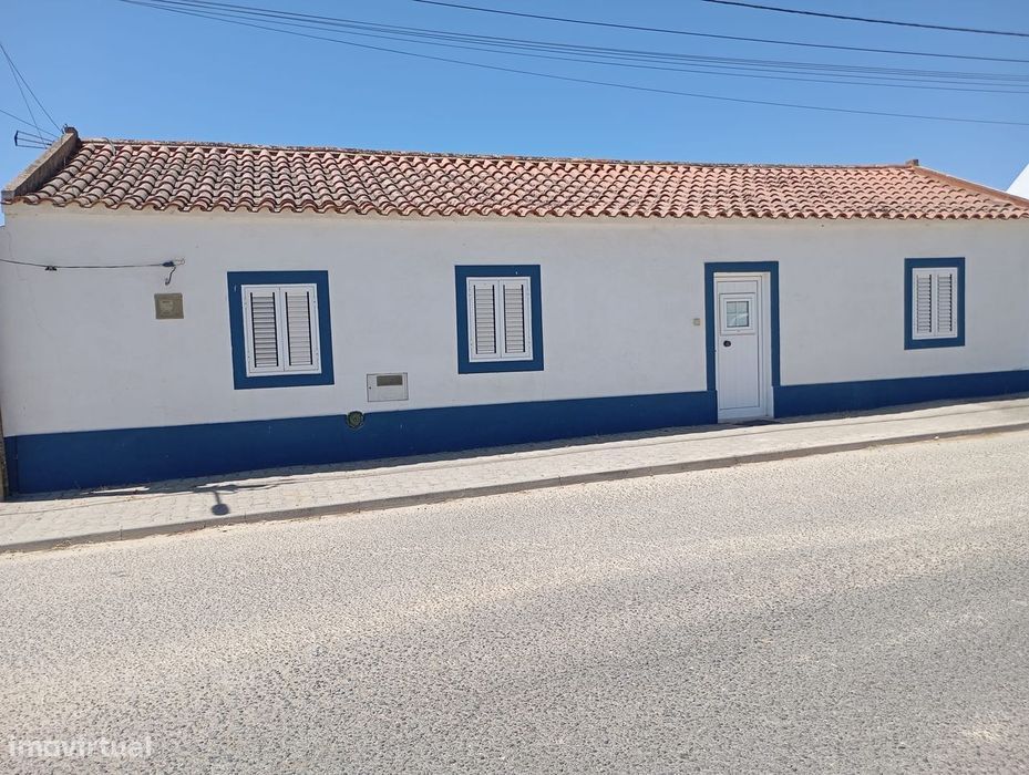 Moradia isolada T3 com jardim em lote de 1600M2