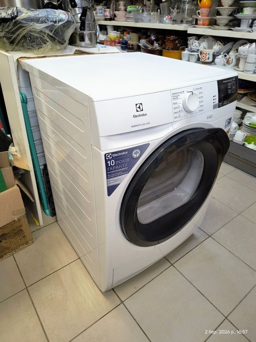 Сушильна машина Electrolux EW8HR458B на 8кг інверторний 900Вт тиха