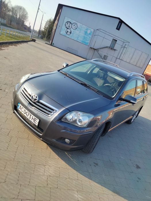 Тойота  Авенсіс .