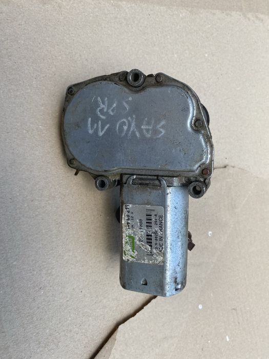 Citroen Saxo silniczek klapy bagaznika tyl