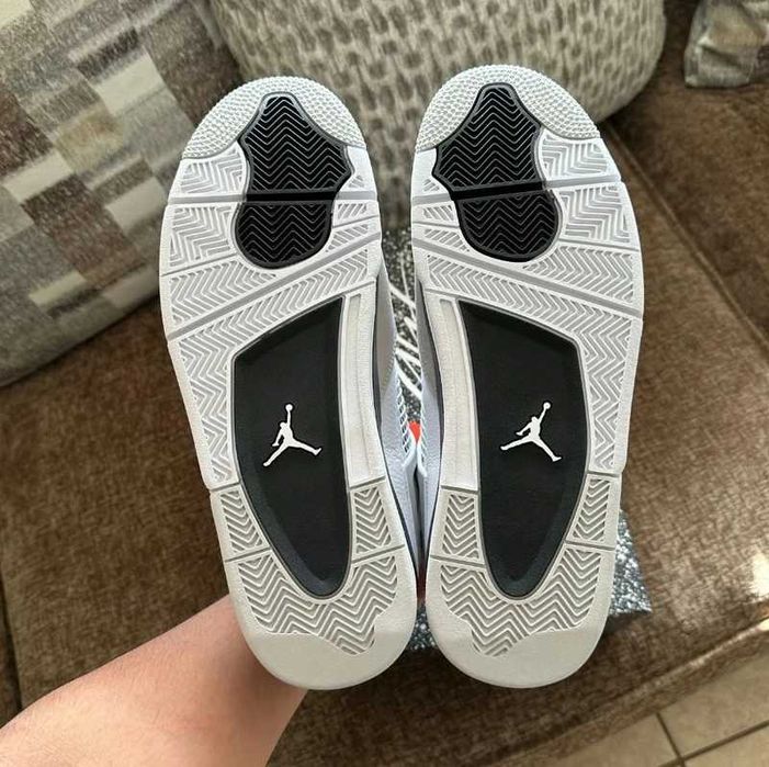 nowy z pudełkiem Jordan 4 retro military black R.46