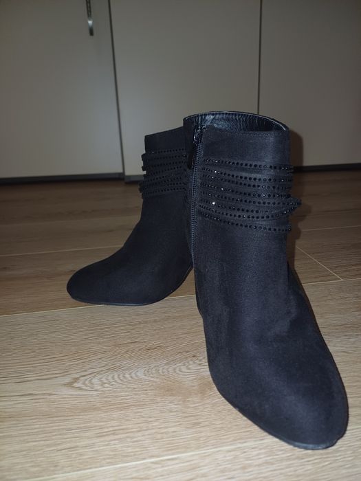 Ботинки жіночі на каблуку
