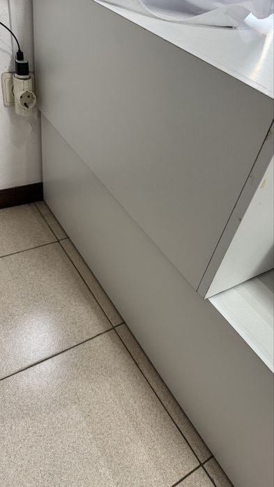 Base de montra em madeira