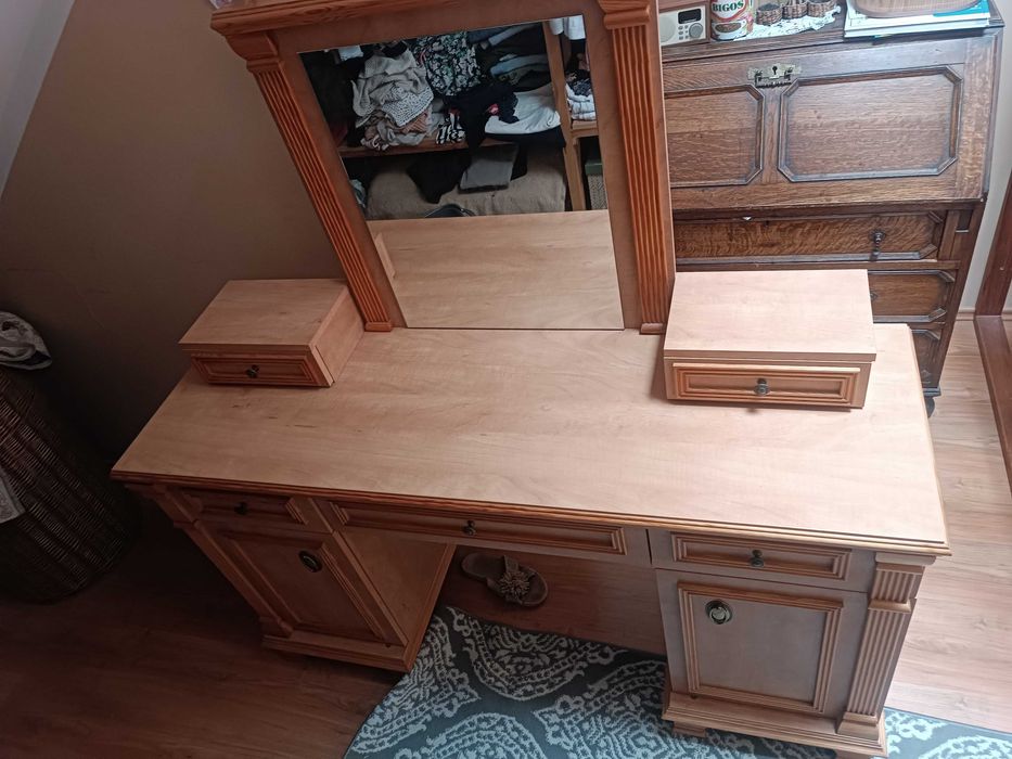 Toletka, komódka do sypialni - Lustro