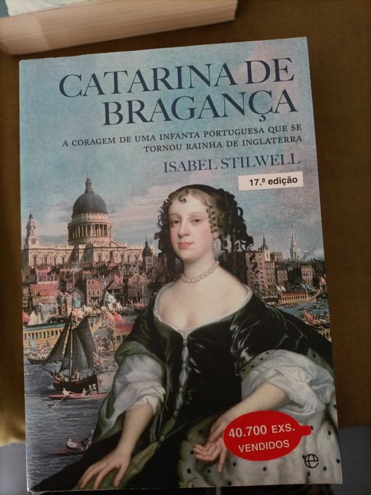 Livros de biografias e policiais