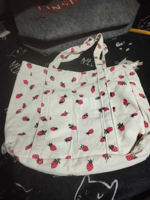 Torebka damska w truskawki