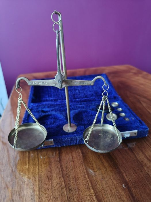 Waga jubilerska w starym stylu