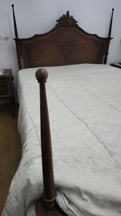 Conj. quarto cama casal+2 mesas de cabeceira madeira maciça Vintage