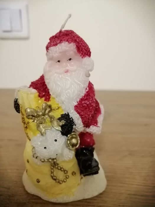 Świeca zapachowa Mikołaj z prezentami