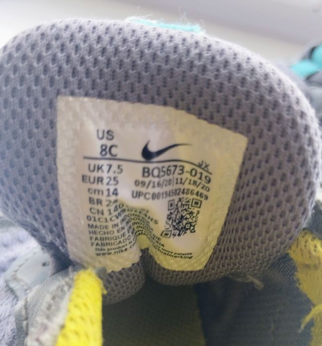 Дитячі кросівки 25 р