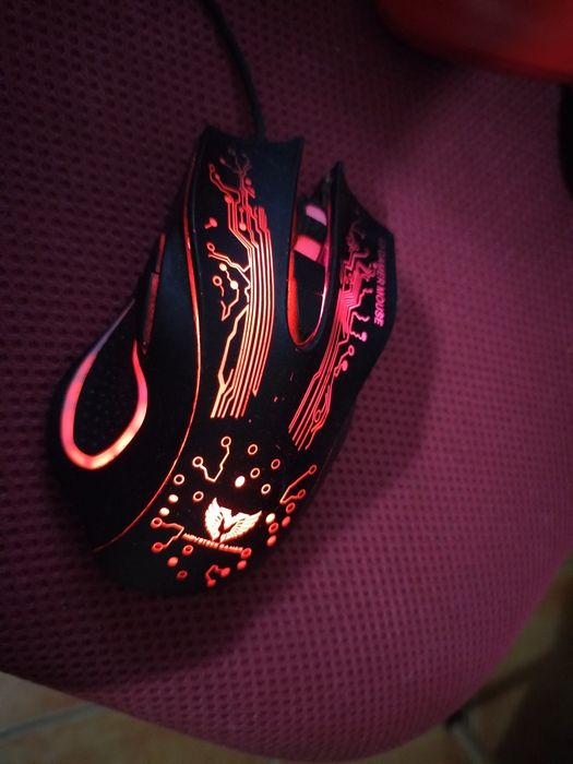 Conjunto (teclado gaming, fone gaming, e dois jogos incluídos)